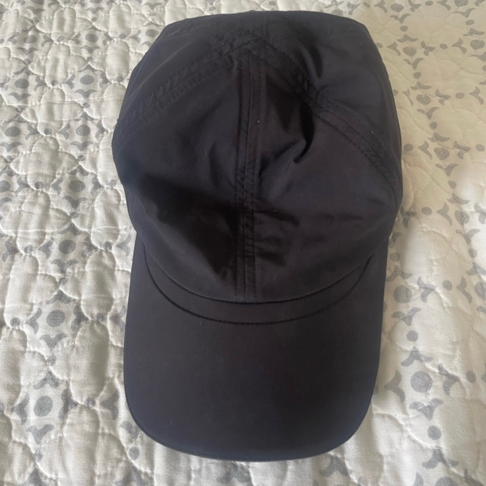 Lululemon black cap